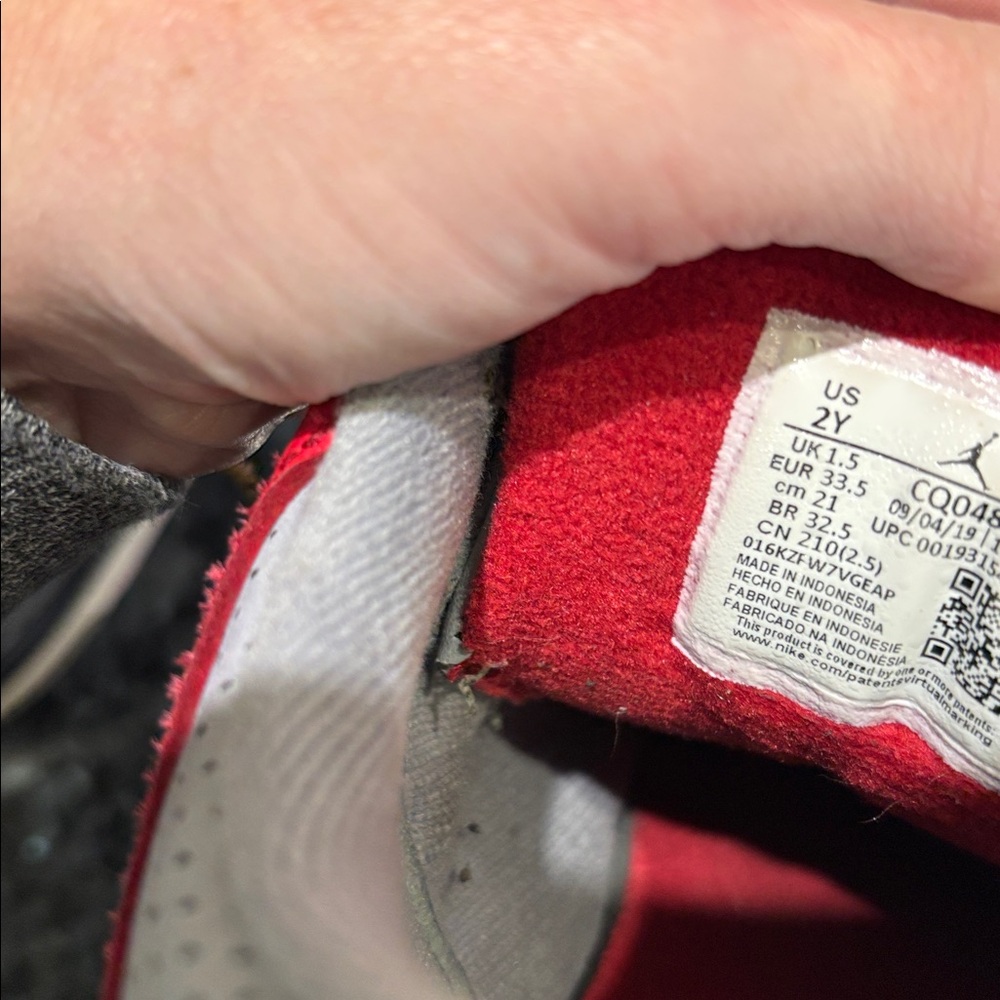 Boys sz 2 Jordan Sneakers - Picture 7 of 7